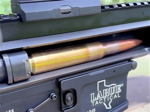 能量输出1.8万焦耳 拥有极高弹道性和穿透力 点50机枪弹威力无比