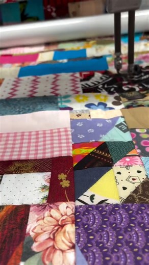 @left_handed_stitches has been busy quilting some gorgeous freehand spirals on this scrappy quilt — and it’s looking amazing so far! 🌈✨ #HandiQuilterAustralia #HandiQuilterAvante #FreeMotionQuilting #HandGuidedQuilting #LeftHandedStitches #DownPatchworkLane #QuiltingInspiration #AussieQuilters | Handi Quilter Australia