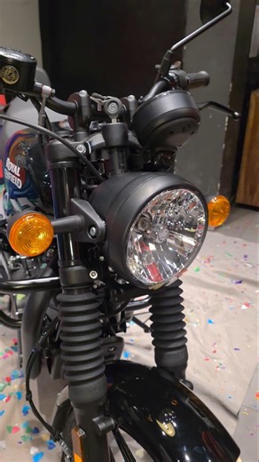 Royal Enfield Hunter 350 - Tarmac Black launched