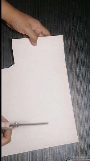 DIY Letter J Keychain Using Fuzzy Wire