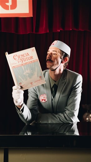 Diuen que l’ànima humana pesa 21 grams. Si comptem les persones necessàries per a què una història s’expliqui en imatges, quant pesaria l’ànima d’una pel·lícula? ✨ Això és l’espot dels XVIII Premis Gaudí. L’ànima del cinema. El cinema fet d’ànimes. I de moltes mans. 📍 Gala dels XVIII Premis Gaudí - ÀNIMA 🗓 8 de febrer · 21.30 h 🎭 Gran Teatre del Liceu 📺 En directe a @som3cat #PremisGaudí #XVIIIPremisGaudí #Ànima #CinemaCatalà #21grams — Guió i direcció creativa: @pabloaluzar Dirigida per @pe