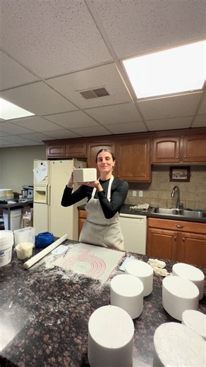 I’m making my own cake for my own wedding in 3 days… PINCH ME😆🥰😭🩷 #fyp #foryoupage #wedding #weddingdiy #weddingcake