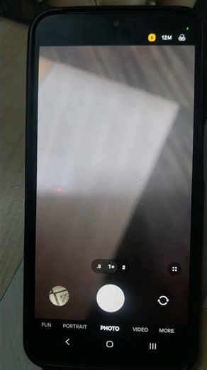 How to turn on flashlight 🔦 to take photos in Samsung Galaxy A17 5G smartphone #a17 #flash #camera