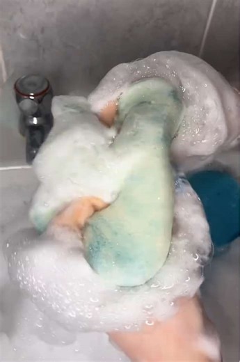 Ultimate Sudsy Sponge Squeeze Challenge