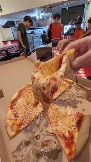 Is Manhattan Pizzeria Worth It? 🍕 | Manhattan Beach Pizza Review