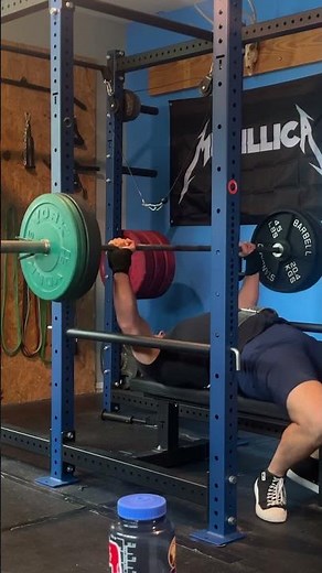 265x3 bench press #powerlifting #benchpress #strength