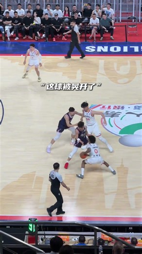 “年轻人就该有这样的防守态度”#张文杰 #防守 #CBA联赛 @DOU+小助手