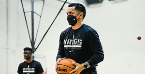 Jimmy Alapag marks first G League coaching gig with win as Kings drub Warriors