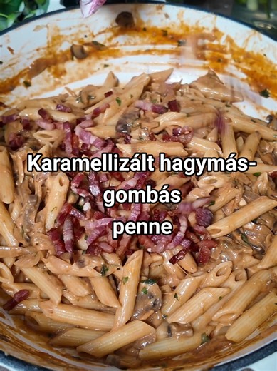 Karamellizált hagymás gombás penne recept