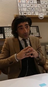 Pour choisir la pierre qui ornera sa future création Lorenz Bäumer fait appel aux collections de vendeurs de pierres. Des collections très précieuses… « Place Vendôme : le luxe en fête » 📺 Le meilleur de #66minutes | Golden TV
