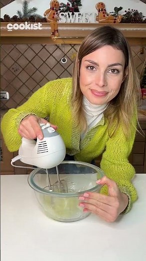 Sweet apple omelet: a delicious dessert you have to try! 😋🍎 #cookistwow #shorts