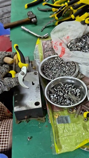 Assembly line for mass scissors production, extremely efficient#MassProduction #FactoryLine