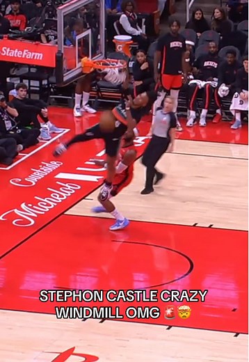 Stephon Castle's Crazy Windmill Dunk Sends Fans Reeling!