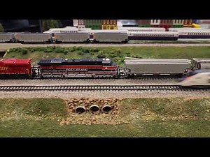 N Scale Iowa Interstate with Rock Island heritage unit