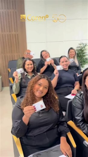O Coren PR trabalha para acolher, integrar e orientar os novos profissionais da categoria! ✅ Em mais uma ação para fortalecer esse vínculo, representantes da autarquia realizaram, no início do mês, a entrega de Carteiras de Identidade Profissional (CIPs) a nove formandos do curso técnico de Enfermagem do Senac Paranaguá. Participaram da cerimônia de entrega das carteiras a presidente do Coren PR, Ethelly Feitosa, a conselheira-tesoureira Queli Kanarski, o chefe de gabinete Jonas Fernandes, a coo