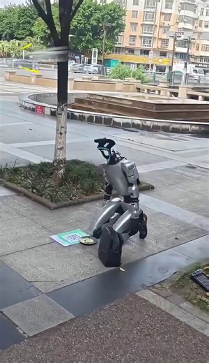 Cuando decían que los robots nos quitarían trabajos no pensé que empezarían por los venezolanos y argentinos.