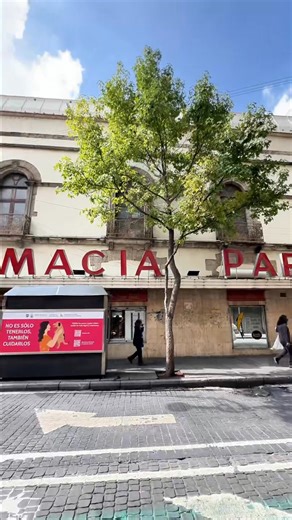 La farmacia histórica de la CDMX, ahora en línea. Encuentra miles de productos, desde lo esencial del día a día hasta fórmulas especiales. Haz tu pedido hoy en farmaciaparis.com #FarmaciaParís #CuidadoPersonal #Salud | Farmacia París