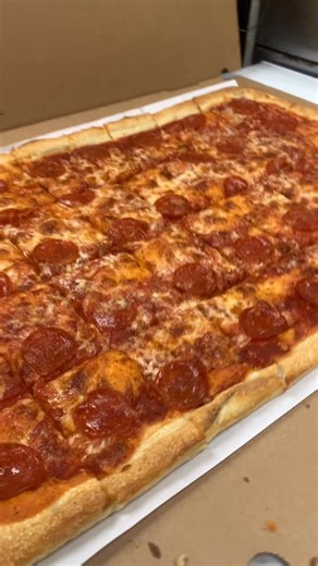 We have party pizzas and great pizza deals. Only $1.99 delivery fee and located right across from the Auburn Mall! Matt’s Golden Pizza in Auburn | Matt's Golden Pizza
