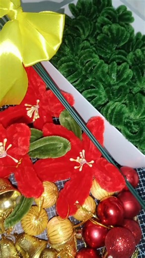 This ready-to-assemble Christmas wreath setup features festive...