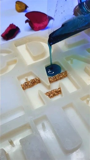 Epoxy Resin Letter Art 💙 Making Resin Alphabet Design 💙 #letter #alphabet