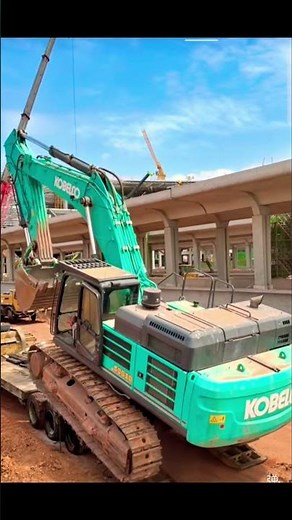 Massive Excavator Loading on Low Bed Trailer | Incredible Operator Skills | Heavy Equipment