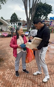 Daniel Palacios | Cuáles fueron los más cascados jajaja ahora si quedaron estrenando los mejores zapatos de @gshoes3_ #regalo #humor #donacion #parati... | Instagram
