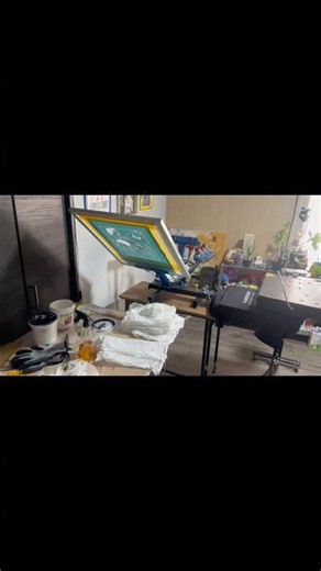 頼まれたのでTシャツにシルクスクリーンプリントをする。作業動画。#シルクスクリーン #プリント #tシャツ #silkscreen