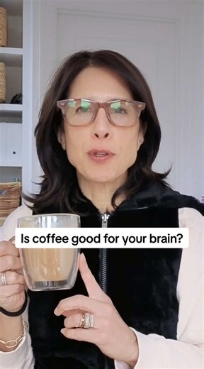 Is #coffee actually good for your #brain? ☕️ Within minutes of your first sip, #caffeine blocks adenosine - the chemical that makes you feel sleepy. That shift triggers dopamine and norepinephrine, sharpening focus and lifting mood. Large studies suggest moderate coffee drinkers (about two to four cups a day) may have a lower risk of #cognitivedecline and #dementia. 🧠 But timing and quantity matter. Too much caffeine raises cortisol and can disrupt sleep, and sleep is when the brain clears toxi