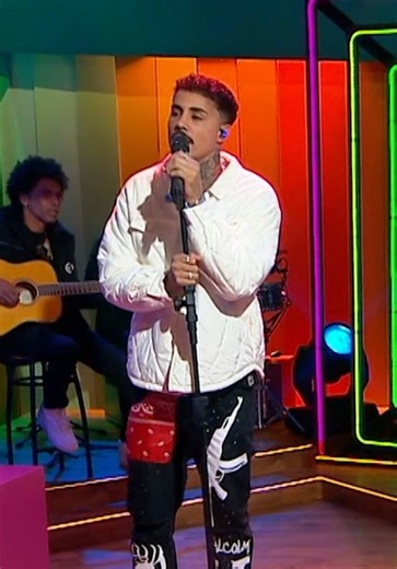 MC Livinho cantando ‘É Isso Aí’, da Ana Carolina, no #TVZAoVivo, foi inesquecível, né? 😮‍💨😍 #MúsicaMultishow #TVZ