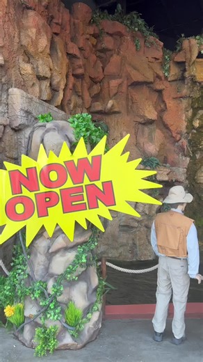 The best ride in Pigeon Forge is for sure Jurassic Jungle Boat Ride. You gotta try it! #pigeonforge #jurassicworlddominion #jurassicpark #dinosaurs #rides #darkrides #dinos #raptor