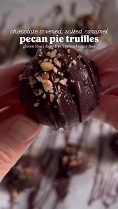 Chocolate Covered Salted Caramel Pecan Pie Truffles Nutritionist-approved: These no-bake truffles deliver fiber from coconut flour, healthy fats from nuts, and antioxidant-rich dark chocolate—making them a smarter holiday treat that still tastes decadent. Created by the amazing @thebigleybasics Ingredients (makes ~12): Pecan Truffles • ½ cup almond or cashew butter • 3 tbsp maple syrup • 1 tsp vanilla • ¼ tsp salt • ⅓ cup coconut flour • ½ cup chopped pecans Salted Caramel • 2 tbsp cashew butter