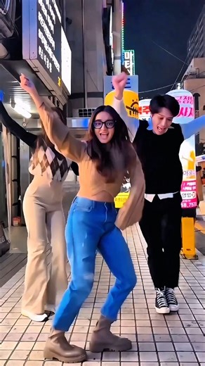 Anushka Sen Dancing With Friends On Kala Chashma Song 💃🔥 #shorts