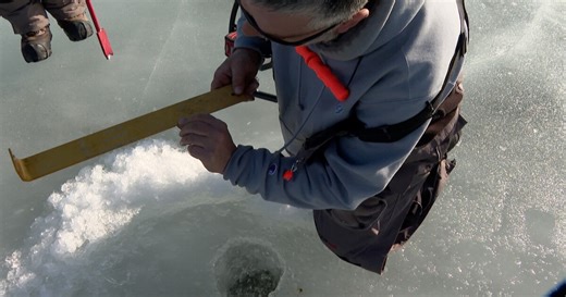 Walworth County man measures ice thickness of Geneva Lake for fishers' safety