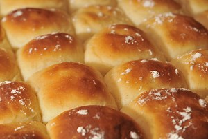 Garlic and Fontina Dinner Rolls | Fareway