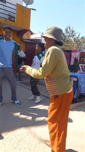 Famadihana: Un Rituel Culturel Malgache