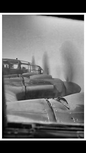 Animación creada con IA. Heinkel He 111 Z-1 Zwilling alcanzado por metralla en un motor. | La Segunda Guerra Mundial AMFI