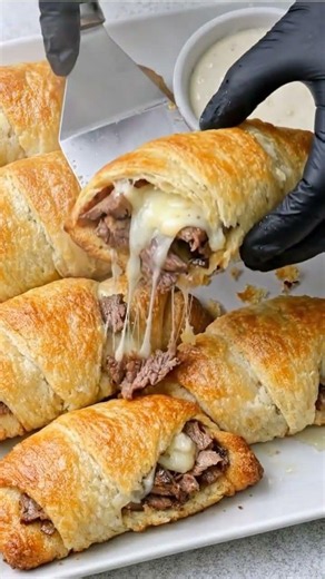 🥖 Philly Cheesesteak Crescent Rolls