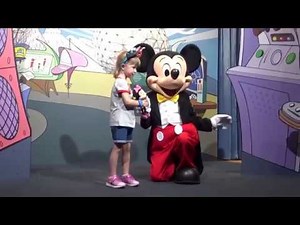Greatest Character Greeting of all time - Mickey, Goofy, Minnie - 8-4-18