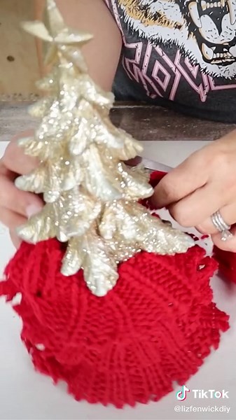 I transformed this old, ugly tree with just an old sweater! 🎄 #lizfenwickdiy #diy #christmasdiy #christmasdecor #christmas #unwrapthedeals