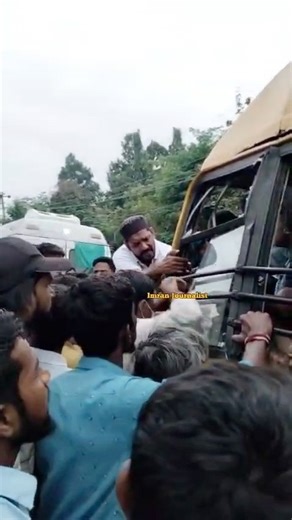 #Nizamabad : School Bus Crash: Student's Leg Trapped in Collision with Lorry **Nizamabad, Oct 29, 2025** — A school bus from Ravi High School got hit by a lorry at Arsapally trapping one student's leg and sending them to the hospital for treatment and the kids on aboard were left in panic. Around 5:30 PM, the bus hit with lorry veered during the impact, injuring the child's leg amid the chaos. Quick rescue freed them; others had minor scares. Luckily locals rushed for help and took the kid out o