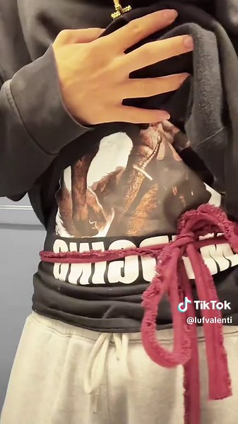 #fashiontips #fashion #hoodie #crop #nosewing