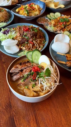 Laksa is a popular dish commonly found in restaurants across Singapore and Malaysia. It features a rich, coconut-based seafood curry soup that’s full of flavour and aroma. Our Chicken Laksa is one of the most loved noodle soups on the menu — and currently, it’s the only soup noodle we serve! 🍜🔥 🐾 Pet-friendly 🦮| 🚗 Rear parking available | 🚆 Right next to Bredbury Station Don’t miss out — gather your friends and experience bold Asian flavours in a warm, relaxed pub atmosphere ✨ 📍Right next