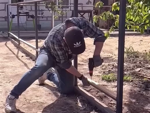 木格庭院栅栏制作，简单又实用的家庭栅栏。# 庭院栅栏 # 实用栅栏 # 围墙护栏 # 庭院设计 # 施工工艺
