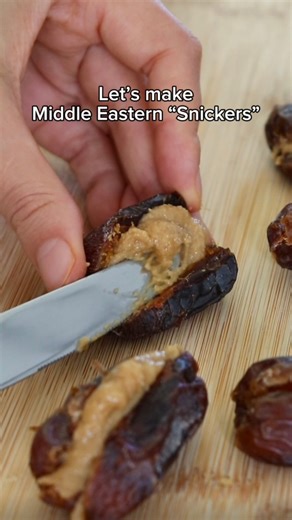 MUST TRY Middle Eastern “Snickers” a healthy sweet snack packed with nutrients & longevity ❤️❤️ #dessert #veganrecipes #dairyfree #dates #HealthyRecipes #snacks #easyrecipes | Justine Cooks Vegan