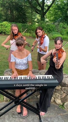 the anticipation 🥶 #celtic #fiddle #band #folk #twerk #fyp