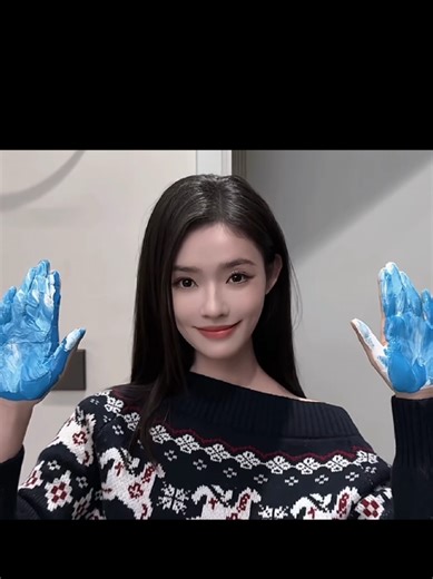 Update Lin Yun Jelly di Douyin 🥰 ___ Berawal dari dasar laut 🌊 berenang menuju birunya langit, melewati cahaya bintang dan menembus kabut, sebuah perjalanan selama satu dekade—mari kita lanjutkan mimpi biru ini bersama! #HadiahTahunBaru #MusimSemiMembangkitkanPerjalananBaru Gaya Pastel Tangan #LinYun #Jellylin #林允Jelly
