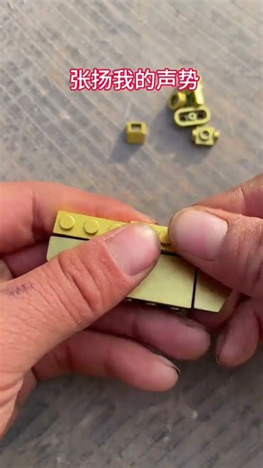 Here are some building blocks. Let’s put them together to see what they are. LEGO hand-unpacked#27