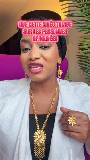 Pour traverser une épreuve en Islam, il faut adopter la patience (Sabr), la confiance en Allah (Tawakkul), accepter que c'est un test divin pour purification, multiplier les adorations, rester reconnaissant, et se tourner vers la prière (Dua). Sans oublier aussi de revoir ces comportements comme se mêler de la vie des autres, dessayer de contrôler ses émotions, ses caractères En adoptant ces comportements, on transforme l'épreuve en une opportunité de grandir spirituellement et de renforcer sa f