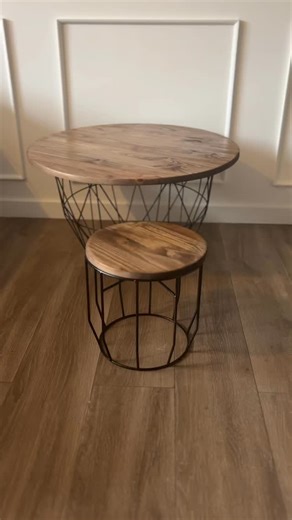 Tu veux voir comment je transforme un meuble du début à la fin ? Tout le déroulé est en story. Je te montre : ✔️ les réparations structurales ✔️ les techniques de ponçage ✔️ les choix de teintes/matières ✔️ les finitions haute qualité ✔️ la transformation finale Beaucoup pensent que leur meuble est “trop vieux” ou “impossible à sauver”. Faux. Il suffit de la bonne technique et du bon savoir-faire. Si tu veux un meuble artisanal, rénové sur mesure, ou si tu veux savoir ce qu’on peut faire avec le