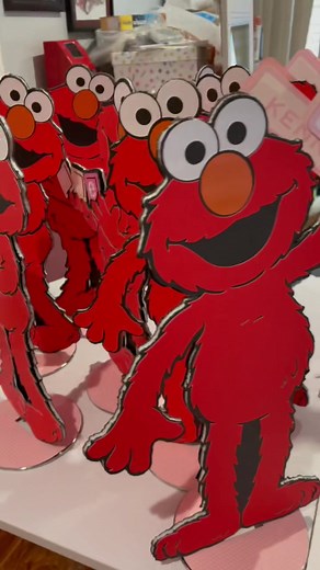 Centerpieces with Dollar Tree materials #foryou #parati #foryoupage #cricut #creationsbygabby #fyp #fypシ #craftideas #elmo #birthdayparty #kidsbday